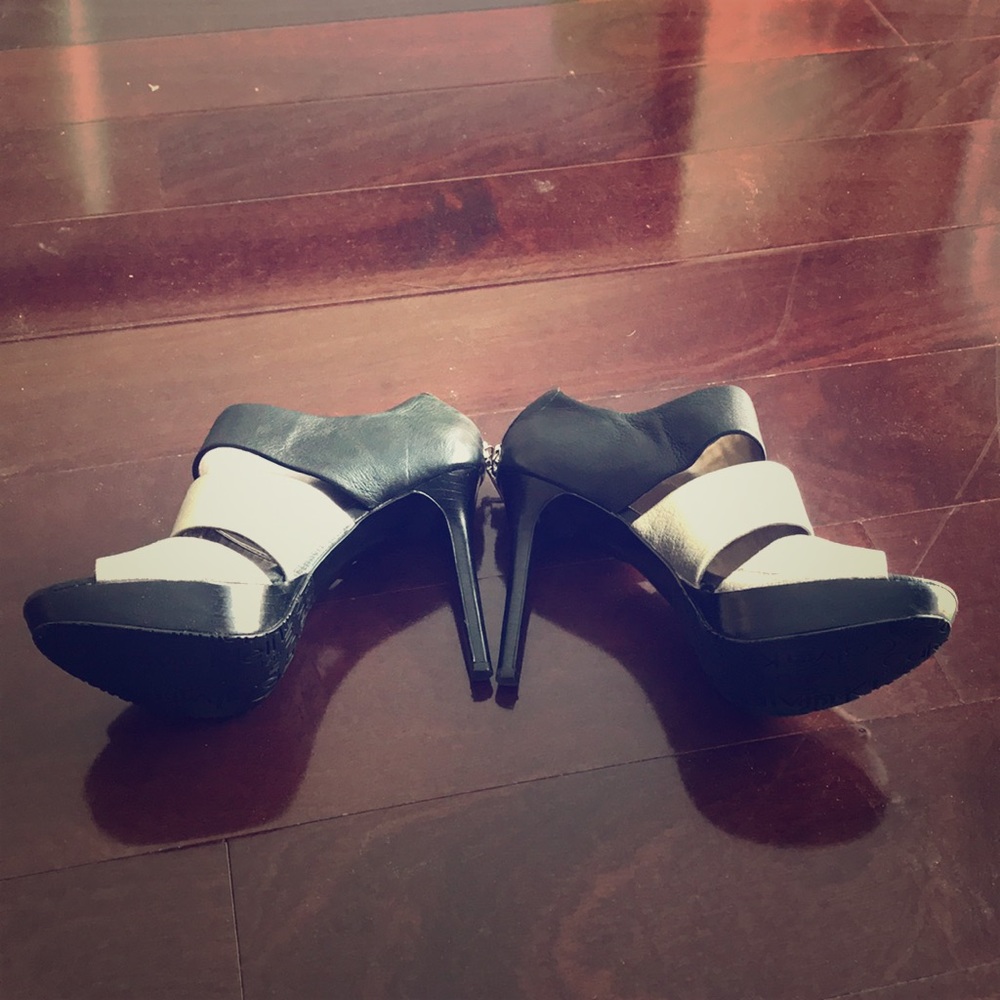 CALVIN KLEIN Heels - Size 8 Womens